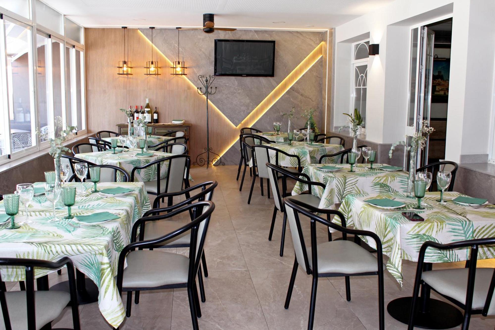Hostal Restaurante El Cary Montemayor Exterior photo