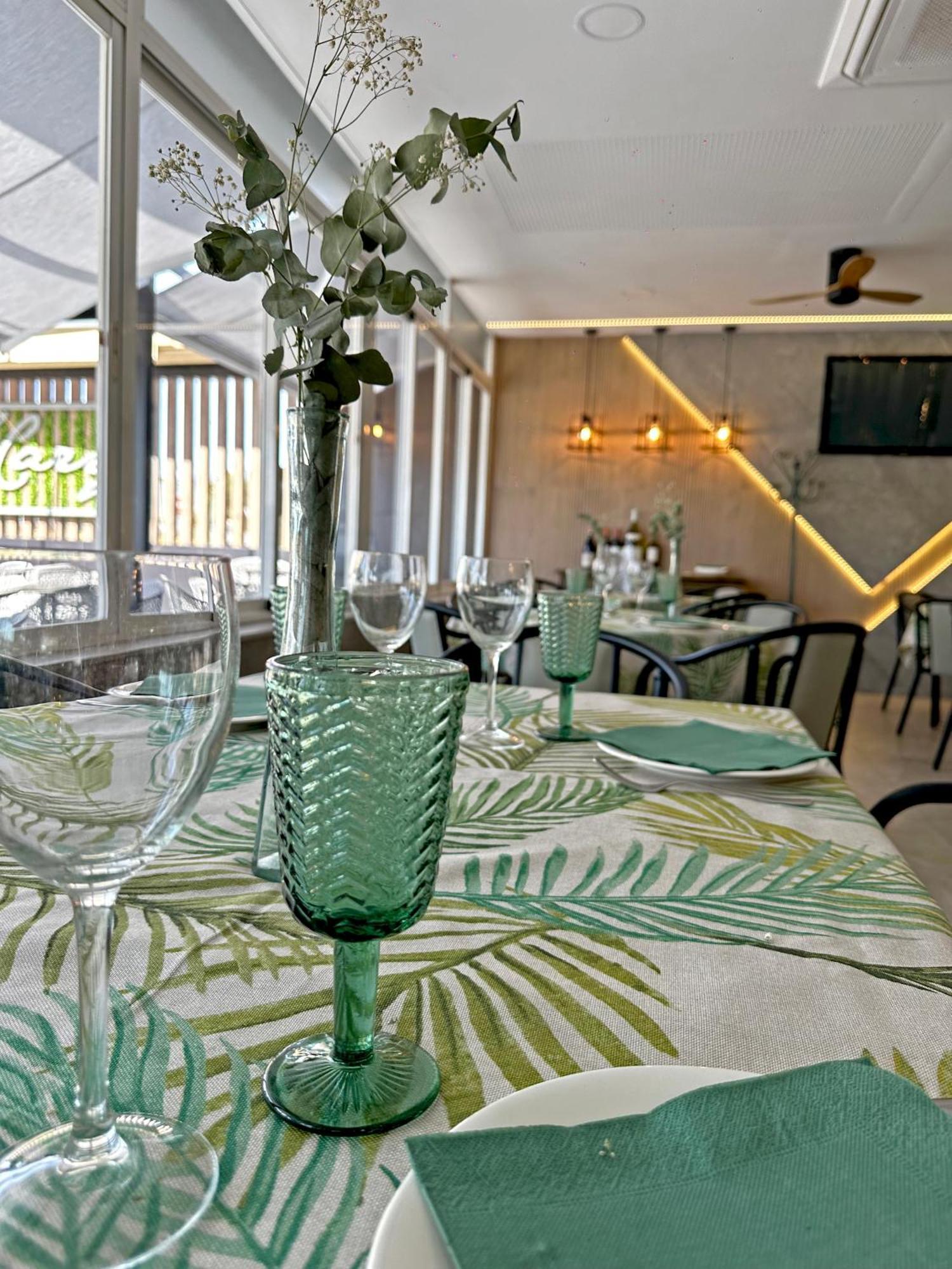 Hostal Restaurante El Cary Montemayor Exterior photo
