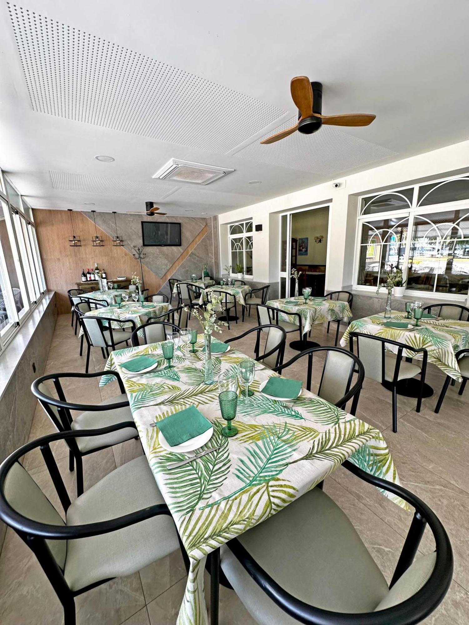 Hostal Restaurante El Cary Montemayor Exterior photo
