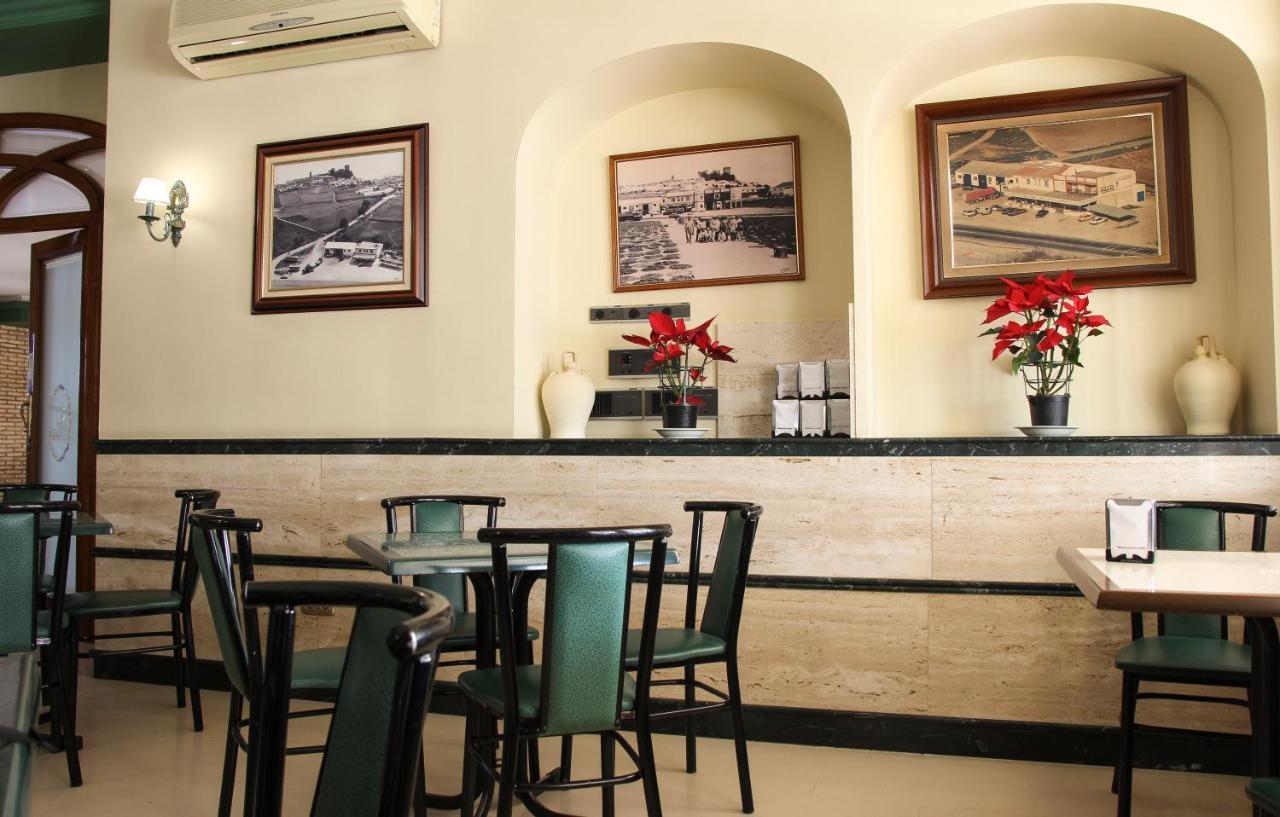 Hostal Restaurante El Cary Montemayor Exterior photo